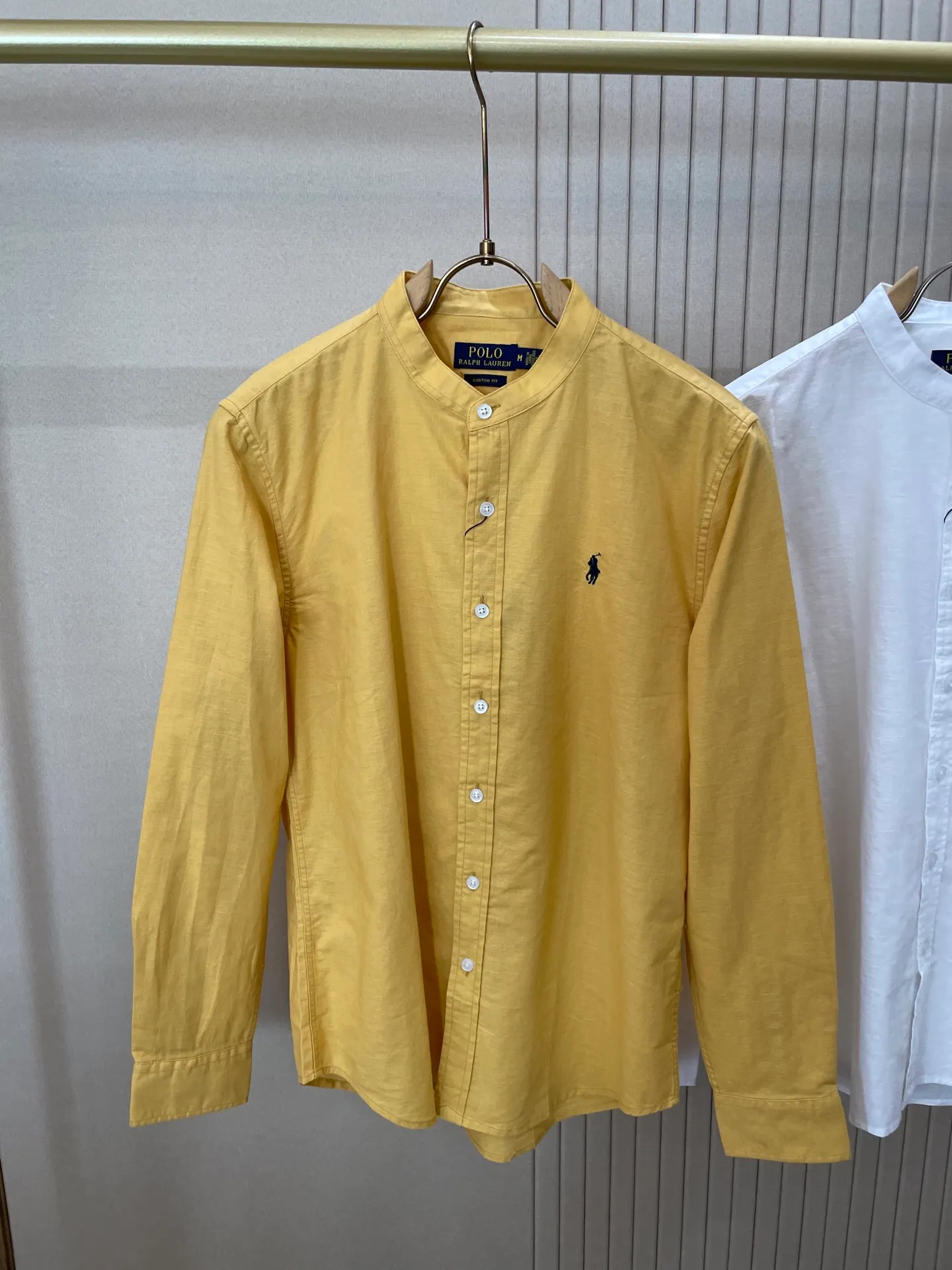 P220 🌸🌸🌸 POLO Ralph Lauren [High Quality] Classic shirt! The classic casual shirt made of pure cotton and linen has a unique design. It has a simple, clean and classic silhouette. It is a versatile style that can be switched at will. The fabric feels soft and delicate, highly breathable, and is close to the skin and comfortable to wear. It can be worn alone as an inner layer. Its versatile performance is beyond your imagination! The upper body of the ready-to-wear is simple and classic yet elegant! Size:M-XXL